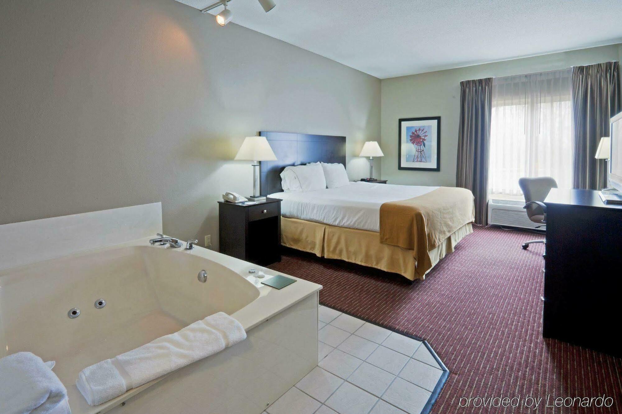 Holiday Inn Express Fort Wayne - East - New Haven By Ihg Buitenkant foto